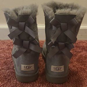 Used UGGs Grey Bailey Bow Size 6